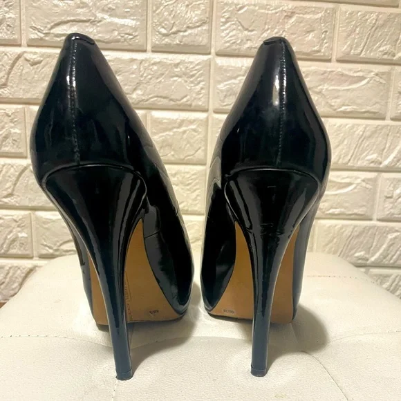 Vince Camuto Patent Leather Pump - Picture 2 of 4